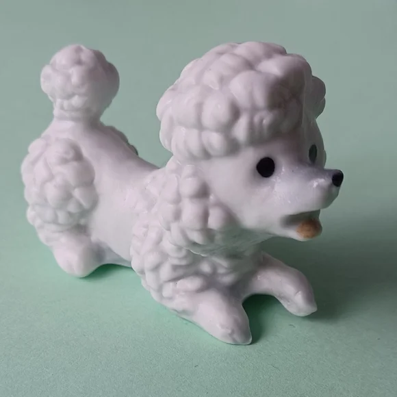 VINTAGE SMALL BONE CHINA POODLE FIGURINE UNBRANDED (FADED SILVER FOIL STICKER) - Picture 2 of 13